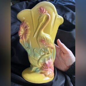 VTG HULL Yellow Vase with tropical bird and floral Motif (1950s)